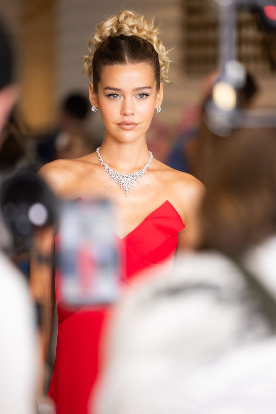 Millane — Editorial